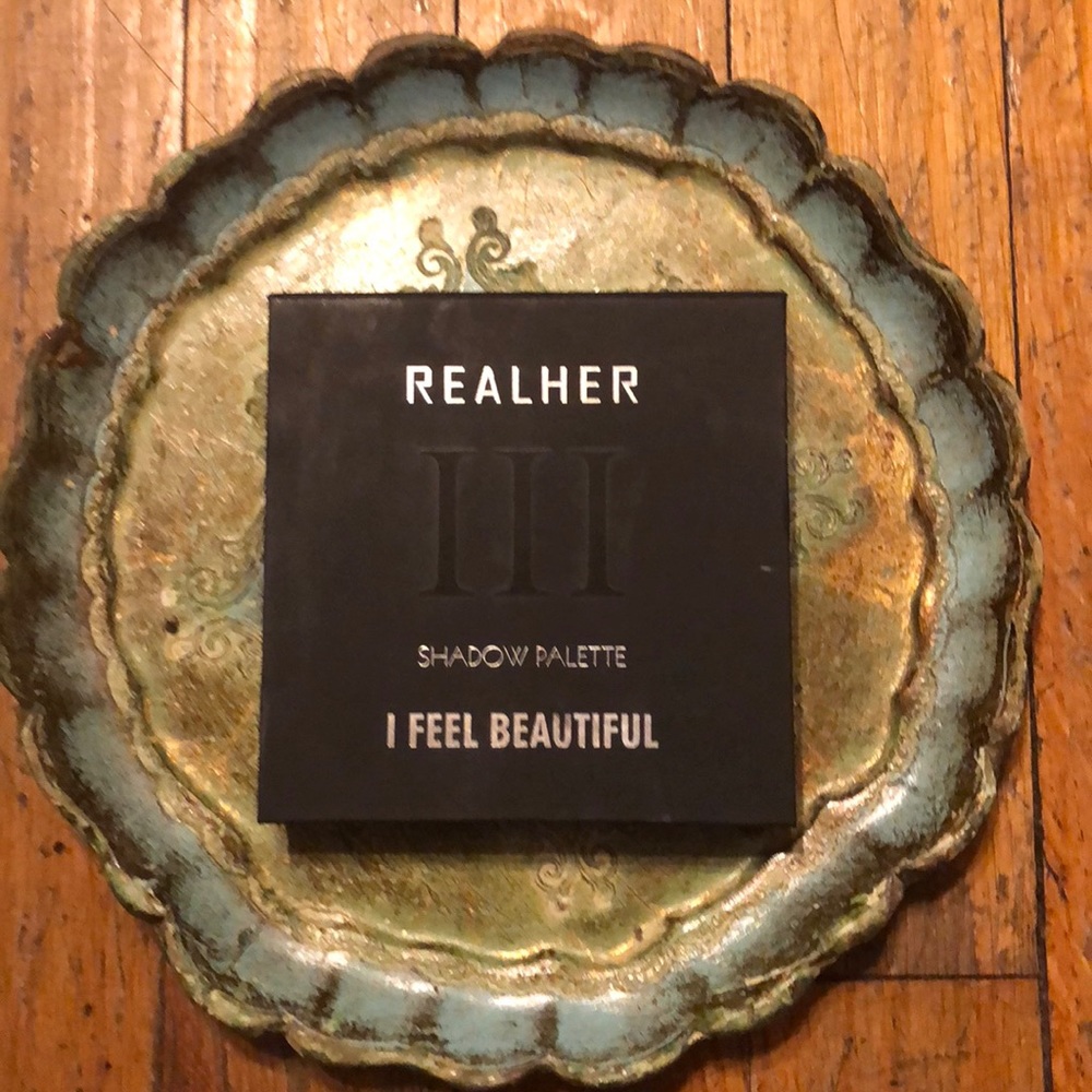 REALHER Eye Shadow Palette in I Feel Beautiful